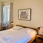 Lovely Flat & Parking In The Heart Of *