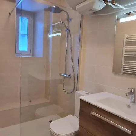 Lovely Flat & Parking In The Heart Of