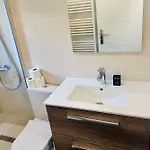 Lovely Flat & Parking In The Heart Of *