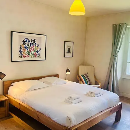 Lovely Flat & Parking In The Heart Of *