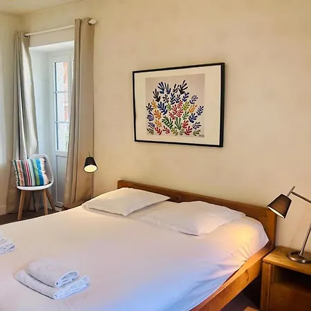 Lovely Flat & Parking In The Heart Of *